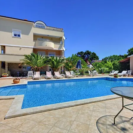 Apartment Boutique With Pool In *