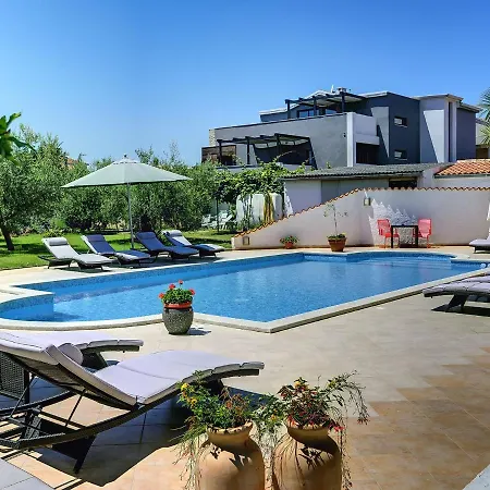 Boutique With Pool In * Medulin