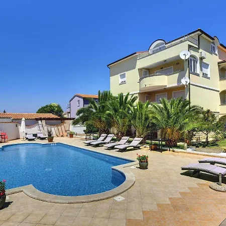 Boutique With Pool In *