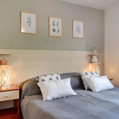 Boutique With Pool In Lejlighed Medulin
